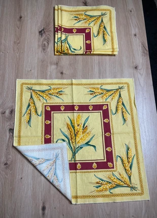 Lot de 4 serviettes de table à motifs vintage jaune / napkin, marque: Vintage Dressing, état: Très bon état, 4,00 €, 4,90 € Protection acheteurs (Pro) incluse