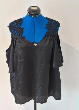 Blouse noire à épaules ajourées – Shein Curve – Taille 2XL, marque: Shein, état: Très bon état, taille: XXL / 44 / 16, 8,00 €, 9,10 € Protection acheteurs (Pro) incluse