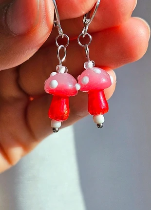 Red and pink mushroom earrings, marque: Handgemaakt, état: Neuf sans étiquette, 3,50 €, 4,38 € Protection acheteurs incluse