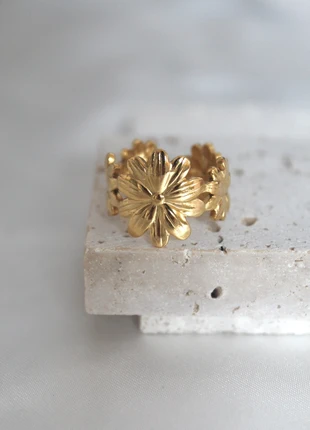 Bague fleurs en acier inoxydable - Ajustable, marque: Boutique indépendante, état: Très bon état, taille: Ajustable, 10,00 €, 11,20 € Protection acheteurs (Pro) incluse