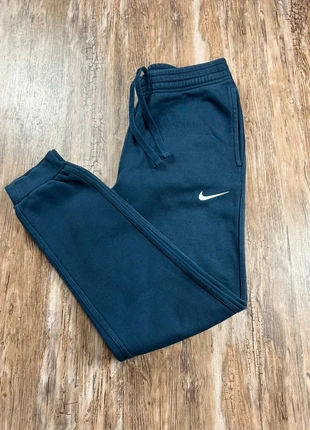 Jogging nike single swoosh logo brodé bleu marine | Taille S, merk: Nike, staat: Heel goed, maat: S, € 29,00, € 31,15 inclusief Kopersbescherming