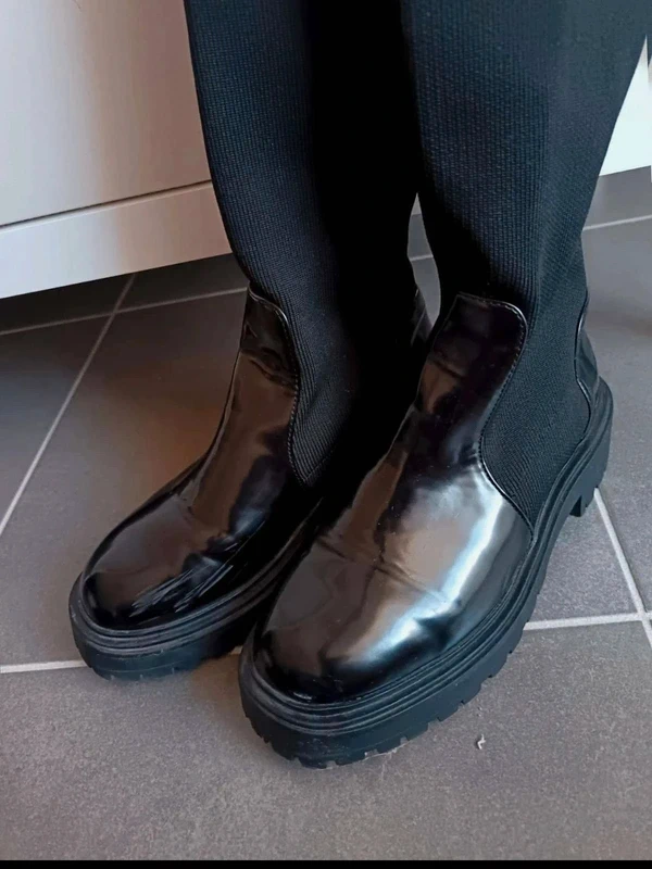 Bottes cuissardes chaussettes vernis - photo numéro 2