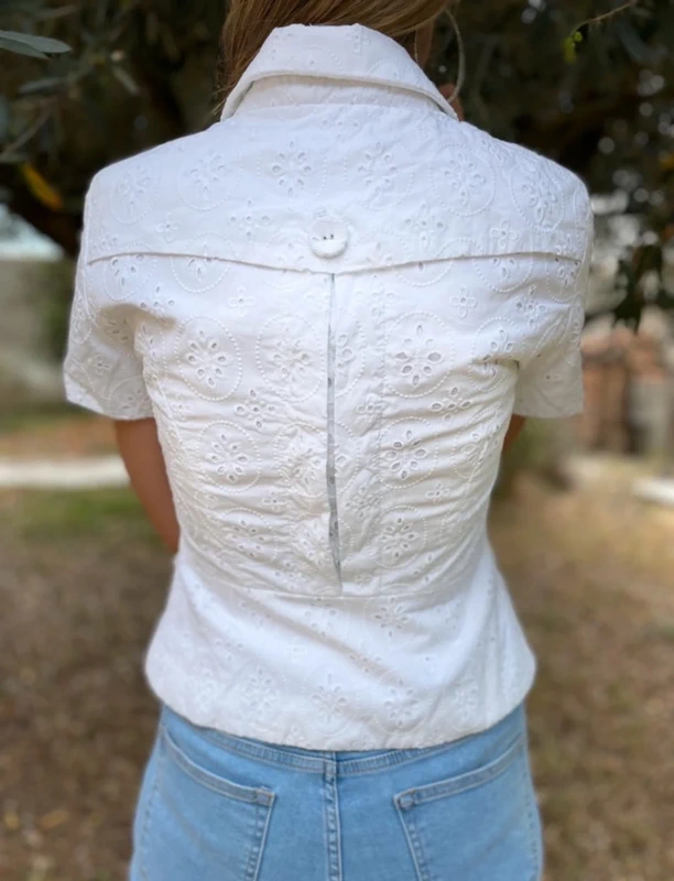 Jolie blouse blanche d'été avec broderies taille XS/S - photo numéro 4
