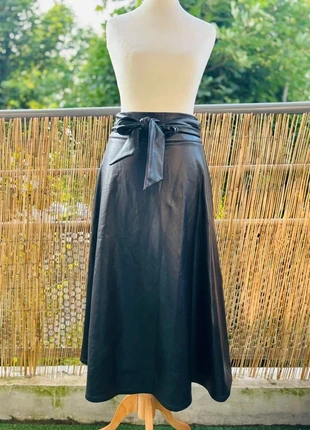 Jupe en Cuir Noir - Taille 34 - Stradivarius, marque: Stradivarius, état: Très bon état, taille: XS / 34 / 6, 15,00 €, 16,45 € Protection acheteurs incluse