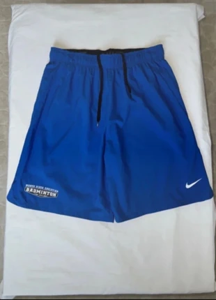 Magnifique short Nike taille M, marque: Nike, état: Très bon état, taille: M, 10,00 €, 11,20 € Protection acheteurs incluse