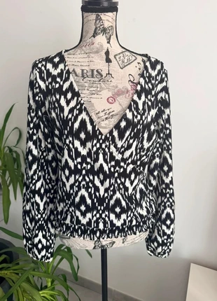 Blouse cache-cœur noire et blanche à motif géométrique, marke: Lofty Manner, zustand: Neu, größe: L / 40 / 12, 13,00 €, 14,35 € inklusive Vinted-Käuferschutz