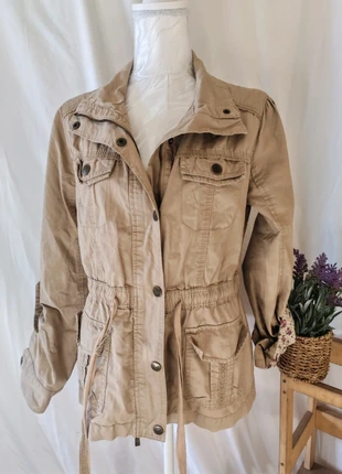 Bershka - Casaco tipo parka bege c/ pormenores em renda - L 🌸 como novo, marque: Bershka, état: Très bon état, taille: L / 40 / 12, 9,00 €, 10,15 € Protection acheteurs incluse