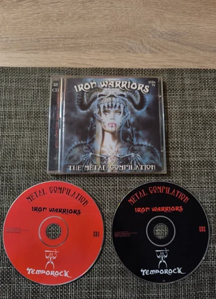 2 CDs Iron Warriors (The Metal Compilation), état: Bon état, 5,00 €, 5,95 € Protection acheteurs incluse