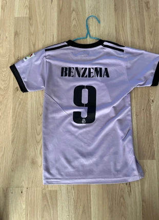 Maillot réal Madrid Benzema, marque: sans marque, état: Bon état, taille: XS, 10,00 €, 11,20 € Protection acheteurs incluse