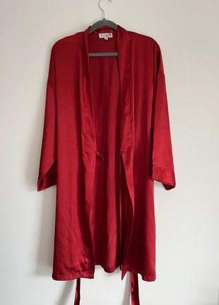 Peignoir rouge Fiorella Di Verdi taille 38 taille 40, marque: Fiorella di Verdi, état: Très bon état, taille: M / 38 / 10, 6,00 €, 7,00 € Protection acheteurs incluse