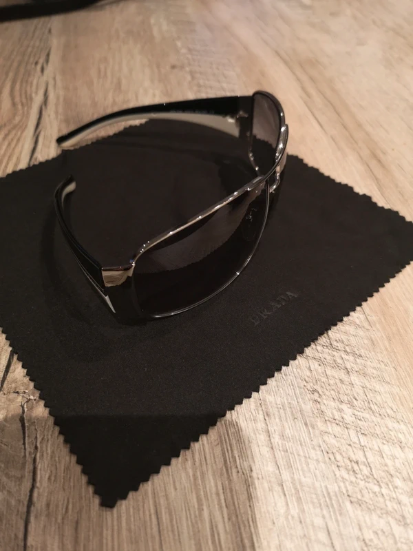 Lunette Prada argenté et branche noir et blanche - photo numéro 2