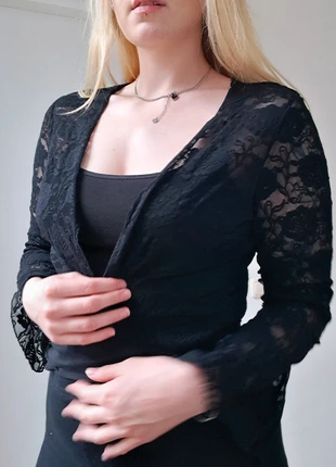 Kanten bolero vestje van kant, staat: Heel goed, maat: M / 38 / 10, € 7,50, € 8,58 inclusief Kopersbescherming