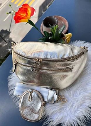 Sac banane irisée dorée jamais utilisé, staat: Heel goed, € 16,00, € 17,50 inclusief Kopersbescherming