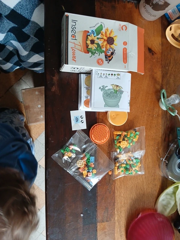 Boîte de lego 279 pièces - photo numéro 7