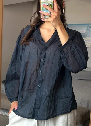 Camicia casual in 100% cotone blu notte con maniche a palloncino, brand: H&M, condizioni: Nuovo senza cartellino, taglia: XS / IT 38 / EU 34, €10.00, €11.20 include la Protezione acquisti