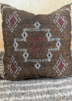 Handwoven Moroccan Sabra Silk Cushion – Authentic Berber Craftsmanship, marca: Riad Vibes, estado: Novo com etiquetas, tamanho: 45 x 45 cm, €35.00, €37.45 inclui Proteção do Comprador