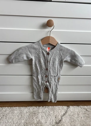 Grijs pakje HEMA, marque: Hema, état: Très bon état, taille: Jusqu'à 1 mois / 50 cm, 3,00 €, 3,85 € Protection acheteurs incluse