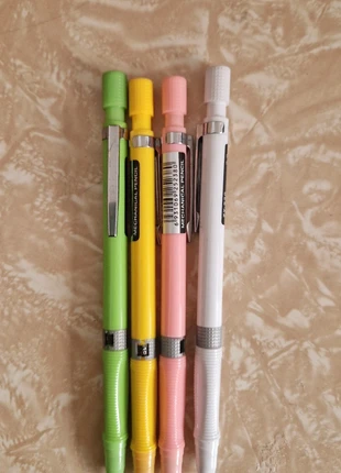 Lot de 4 critérium à grosse mine, merk: Chine, staat: Nieuw zonder prijskaartje, € 4,00, € 4,90 inclusief Kopersbescherming