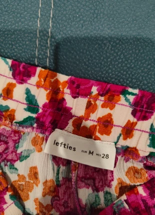 Se vende el conjunto talla M (talla28), merk: Lefties, staat: Heel goed, maat: M / 38 / 10, € 5,50, € 6,48 inclusief Kopersbescherming