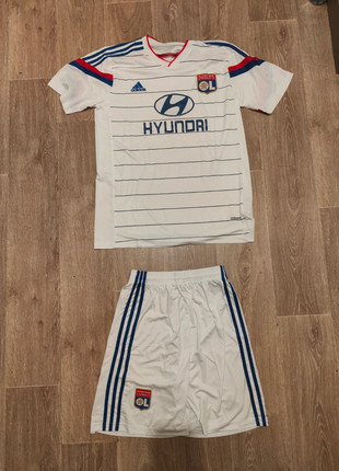 Foot - Short + T-Shirt - Complet - Addidas - OL Olympique Lyonnais - XL, marque: Olympique Lyonnais, état: Neuf avec étiquette, taille: XL, 45,00 €, 47,95 € Protection acheteurs incluse