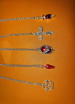 x5 colliers style y2k gothique, marque: Vintage Love, état: Très bon état, 12,00 €, 13,30 € Protection acheteurs incluse