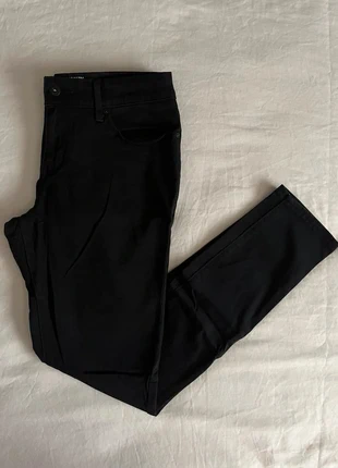 Jean Levi’s Femme noir Taille W32 - F 42, marke: Levi's, zustand: Sehr gut, größe: XL / 42 / 14, 20,00 €, 21,70 € inklusive Vinted-Käuferschutz