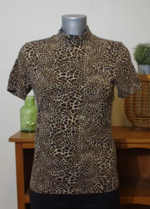 T-shirt col mao léopard, marque: Burton, état: Très bon état, taille: M / 38 / 10, 8,00 €, 9,10 € Protection acheteurs incluse