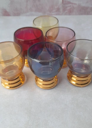 6 verres à liqueur vintage colorés – pied doré – années 70, staat: Heel goed, € 10,00, € 11,20 inclusief Kopersbescherming