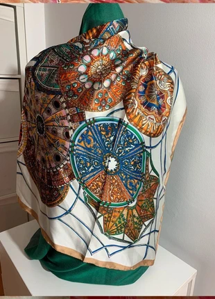 🦋 pañuelo grande de cuello 30% seda, brand: Vintage Love, condizioni: Nuovo senza cartellino, €22.00, €23.80 include la Protezione acquisti