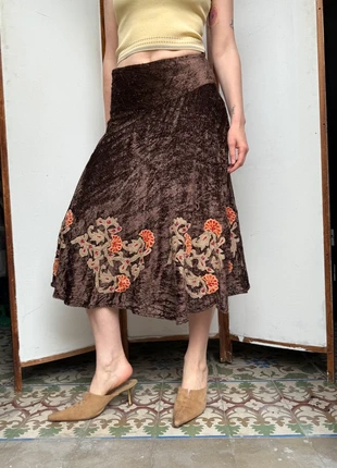 Brown crushed velvet midi skirt floral embroidery, merk: HHG, staat: Heel goed, maat: S / 36 / 8, € 4,00, € 4,90 inclusief Kopersbescherming