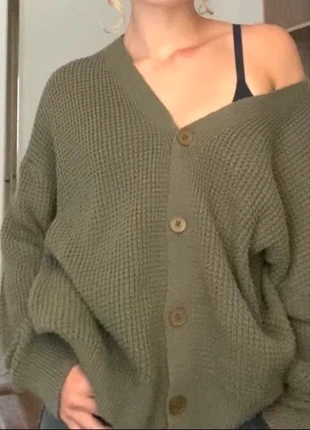 Pull Cardigan Kaki Large, marke: Boohoo, zustand: Sehr gut, größe: M / 38 / 10, 14,99 €, 16,44 € inklusive Vinted-Käuferschutz
