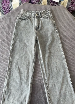 Jeans gris coupe droite - taille XS, brand: Shein, condizioni: Ottime, taglia: XS / IT 38 / EU 34, €8.00, €9.10 include la Protezione acquisti