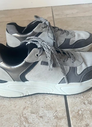 Esprit Grey & Silver Runners – Size 5 / 38 – Comfortable Everyday Trainers, brand: Esprit, condition: Good, size: 38, €10.00, €11.20 includes Buyer Protection