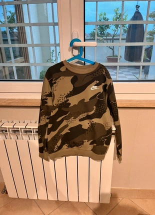 Felpa Nike mimetica, marca: Nike, estado: Nuevo sin etiquetas, tamaño: 13 años / 158 cm, 20,00 €, 21,70 € Protección al comprador incluida