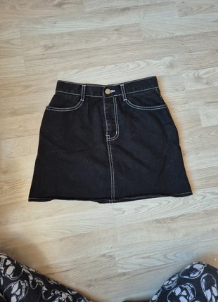 Zwarte korte spijker rok maat s, staat: Nieuw zonder prijskaartje, maat: S / 36 / 8, € 3,00, € 3,85 inclusief Kopersbescherming