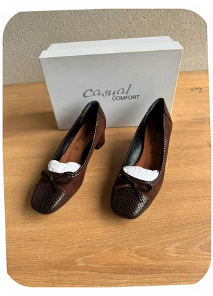 Escarpins marron Casual Comfort Made in Italy taille 37 – Neufs en boîte d’origine, merk: Casual Comfort, staat: Nieuw zonder prijskaartje, maat: 37, € 15,00, € 16,45 inclusief Kopersbescherming
