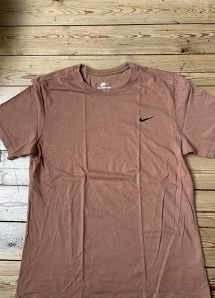 T-shirt Nike, merk: Nike, staat: Nieuw zonder prijskaartje, maat: M, € 6,00, € 7,00 inclusief Kopersbescherming
