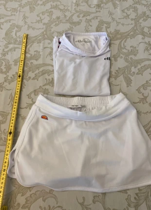 Completino tennis 10 anni elesse, marke: Tennis, zustand: Sehr gut, größe: 10 Jahre / 140, 10,00 €, 11,20 € inklusive Vinted-Käuferschutz