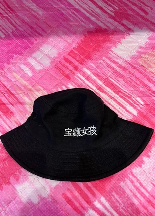 cappello da pescatore con scritta giapponese, merk: Shein, staat: Nieuw zonder prijskaartje, maat: Universele maat, € 4,00, € 4,90 inclusief Kopersbescherming