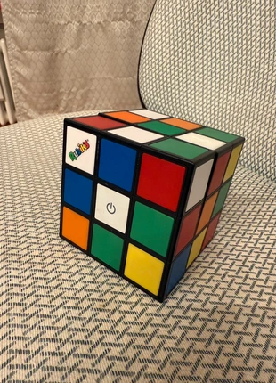Rubik’s Cube Active Mini Speaker – Retro Puzzle Design, merk: Rubik's, staat: Goed, € 22,00, € 23,80 inclusief Kopersbescherming