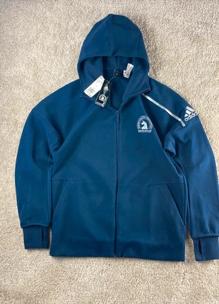 Pull À capuche avec Zip Adidas Bleu Marine Boston marathon | Taille L |, merk: adidas, staat: Nieuw met prijskaartje, maat: L, € 30,00, € 32,20 inclusief Kopersbescherming