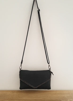 Sac à bandoulière noir en imitation cuir avec fermeture éclair, brand: Noir, condizioni: Nuovo senza cartellino, €18.00, €19.60 include la Protezione acquisti