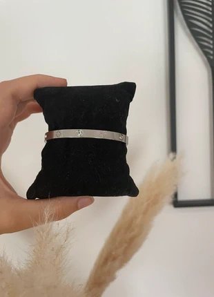 Bracelet argenté style Cartier Love – classique & élégant, merk: CHIC, staat: Heel goed, € 14,99, € 16,44 inclusief Kopersbescherming