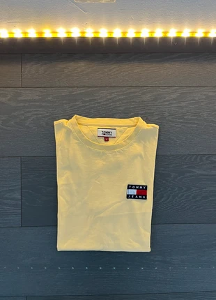 Tee-shirt jaune pastel Tommy Hilfiger - taille L, marke: Tommy Hilfiger, zustand: Gut, größe: M, 22,00 €, 23,80 € inklusive Vinted-Käuferschutz