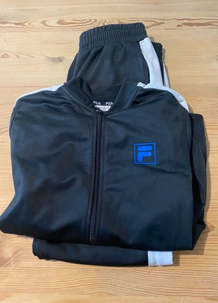 FILA Noir et Bleu - Taille 13-14 ans - Très bon état, brand: FILA, condizioni: Ottime, taglia: 13 anni / 158 cm, €20.00, €21.70 include la Protezione acquisti