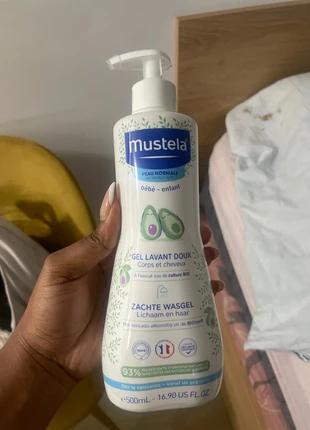 Gel lavant flux corps et cheveux, merk: Mustela, staat: Nieuw met prijskaartje, € 10,00, € 11,20 inclusief Kopersbescherming