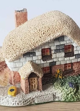 Ornament miniature cottage, brand: Memory Lane, condition: Very good, £4.00, £4.90 includes Buyer Protection