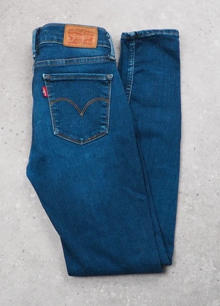 Jeans femme Levis 710 super skinny bleu foncé - Taille 25x30, brand: Levi's, condizioni: Ottime, taglia: XS / IT 38 / EU 34, €19.00, €20.65 include la Protezione acquisti Pro