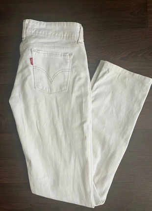Jean blanc cassé Levi’s 571 slim fit taille basse femme taille M, marque: Levi's, état: Très bon état, taille: M / 38 / 10, 20,00 €, 21,70 € Protection acheteurs incluse
