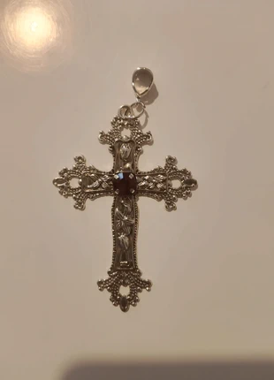Pendentif croix argenté orné d’une pierre rouge, brand: y2k, condition: New without tags, €10.00, €11.20 includes Buyer Protection